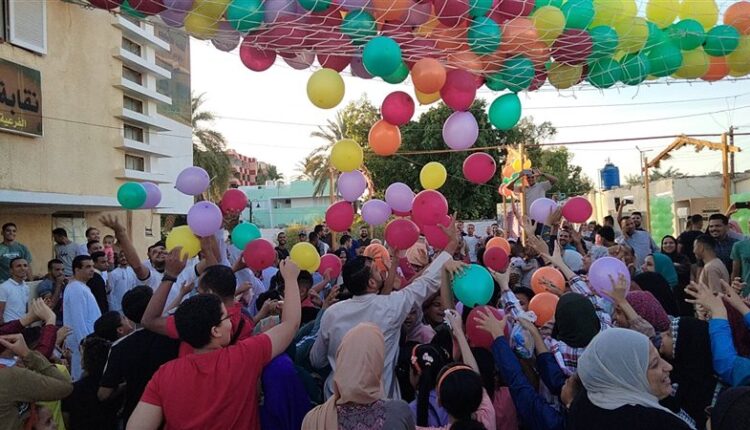 أطفال يُستغلون في فعالية غير لائقة بعيد الفطر