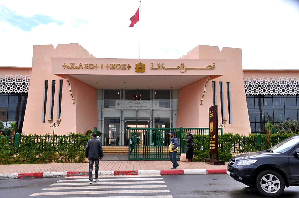 ساحة انتظار مفتوحة ساحة انتظار مفتوحة